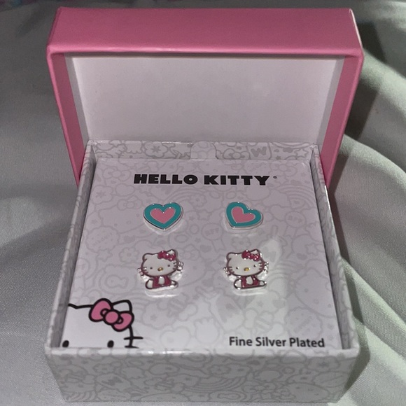 Hello Kitty earrings - Picture 3 of 3